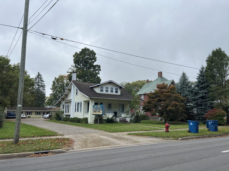 Midtown Motel (Dar-Bea Motel) - October 8 2023